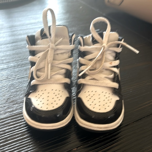 Nice Jordans my son only use them two times - Picture 1 of 4